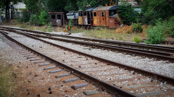 Πρόσφυγες απέκλεισαν γραμμές του τρένου στην Οινόη Αττικής