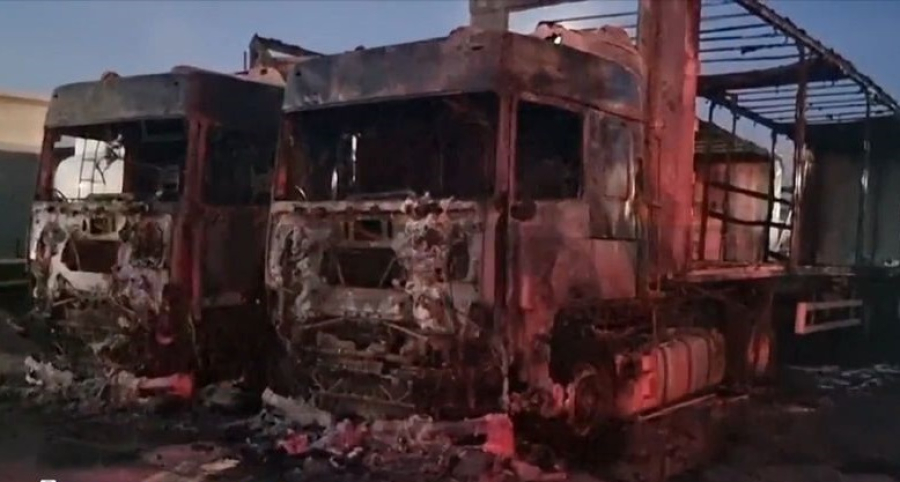 Ασπρόπυργος: Ένοπλοι ακινητοποίησαν φύλακα πάρκινγκ και έβαλαν φωτιά σε νταλίκες, το «πρόσωπο της νύχτας» και η διπλή δολοφονία