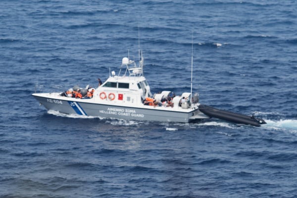 Θρίλερ στη Γλυφάδα: Βρέθηκε πτώμα γυναίκας στη θάλασσα