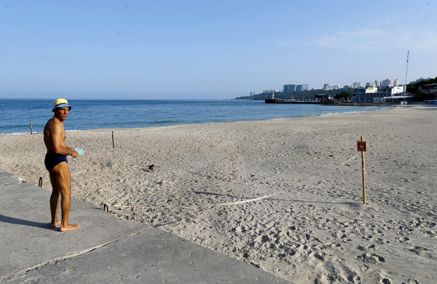 Ουκρανία: Παγίδες θανάτου οι παραλίες της Οδησσού, οι λουόμενοι κάνουν μπάνιο «πατώντας» σε νάρκες