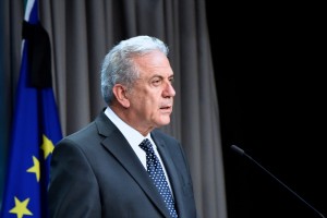 Αβραμόπουλος: Χρειαζόμαστε μία μεγάλη δόση αλληλεγγύης στο προσφυγικό
