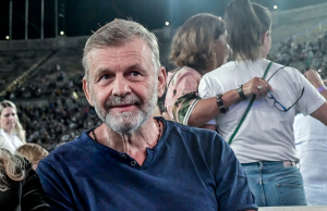 Απόστολος Γκλέτσος: «Μπορεί να έχω σταματήσει ερωτική σκηνή λόγω στύσης» (βίντεο)