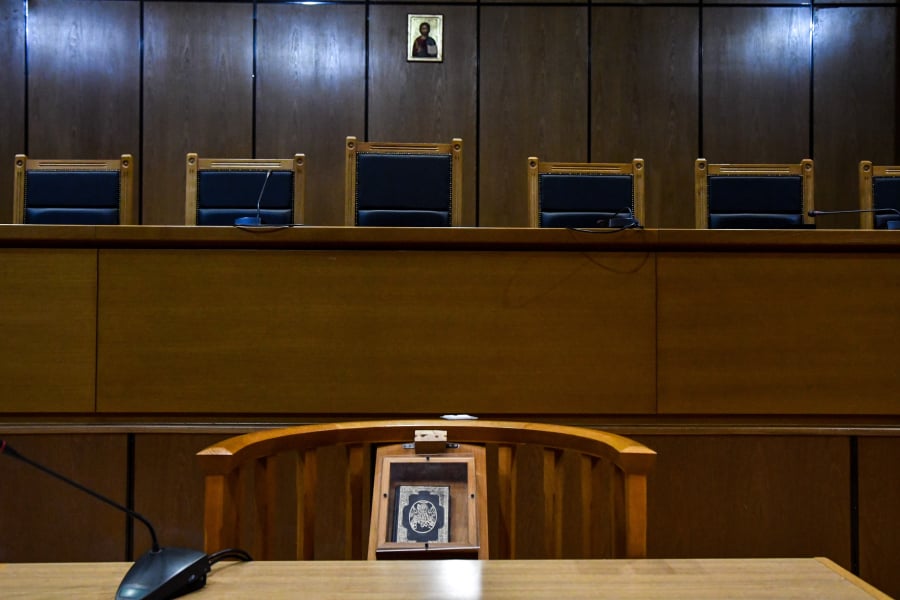 Δικαστικές Ενώσεις: Απαιτούν Επαναφορά 13ου και 14ου μισθού και αυξήσεις