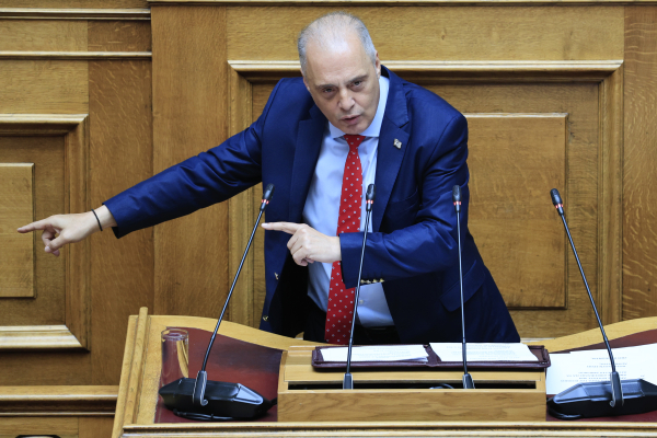 Ο Βελόπουλος βάζει «πλάτη» στην κυβέρνηση και λέει «όχι» στην κλήση Δημητριάδη