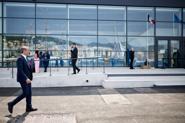 Το δύσκολο ταξίδι του Κυριάκου Μητσοτάκη στη Νέα Υόρκη
