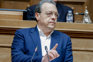 Φάμελλος για συνταγματική αναθεώρηση: Η υποκρισία έχει και ένα όριο...