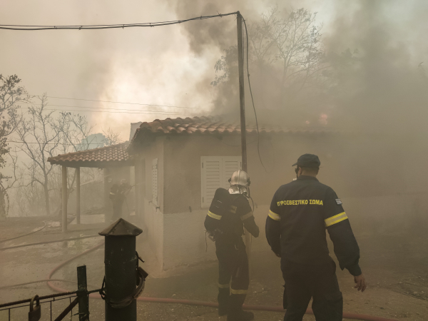Σε εξέλιξη η φωτιά στην Ηλεία, πύρινα μέτωπα σε Αρχαία Ολυμπία και Πύργο