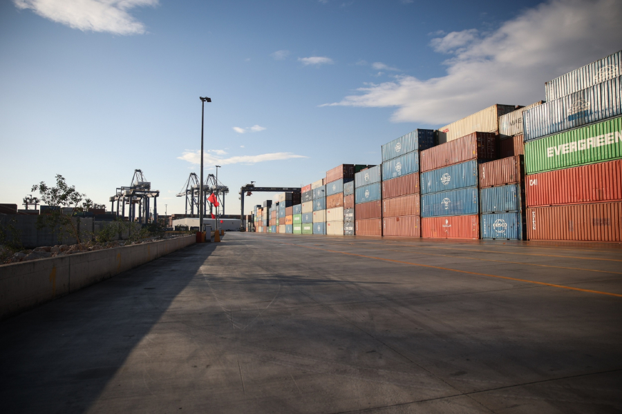 Τελωνειακή απάτη στον Πειραιά: Κατηγορίες σε βάρος 6 ατόμων μετά την κατάσχεση 2.435 κοντέινερ