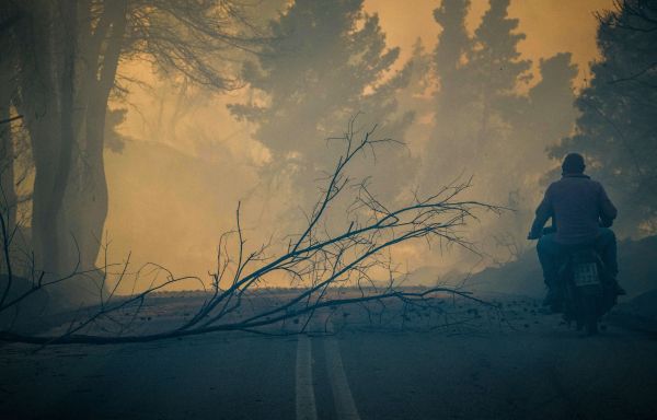 Φωτιά στην Ανάβυσσο: Καταγγελία για εμπρησμό - Εντοπίστηκε γκαζάκι