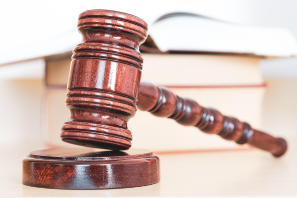 Νομικό Συμβούλιο του Κράτους: Η εταιρική εξυγίανση δεν «σβήνει» τις οφειλές των διοικούντων