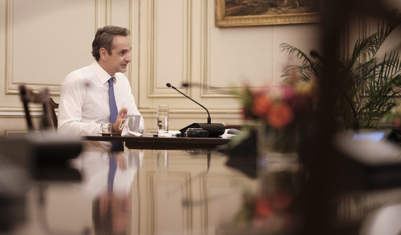 Αύριο η κρίσιμη τηλεδιάσκεψη με τους λοιμωξιολόγους, δεύτερες σκέψεις για άνοιγμα σχολείων, καθυστερούν οι ανακοινώσεις Μητσοτάκη