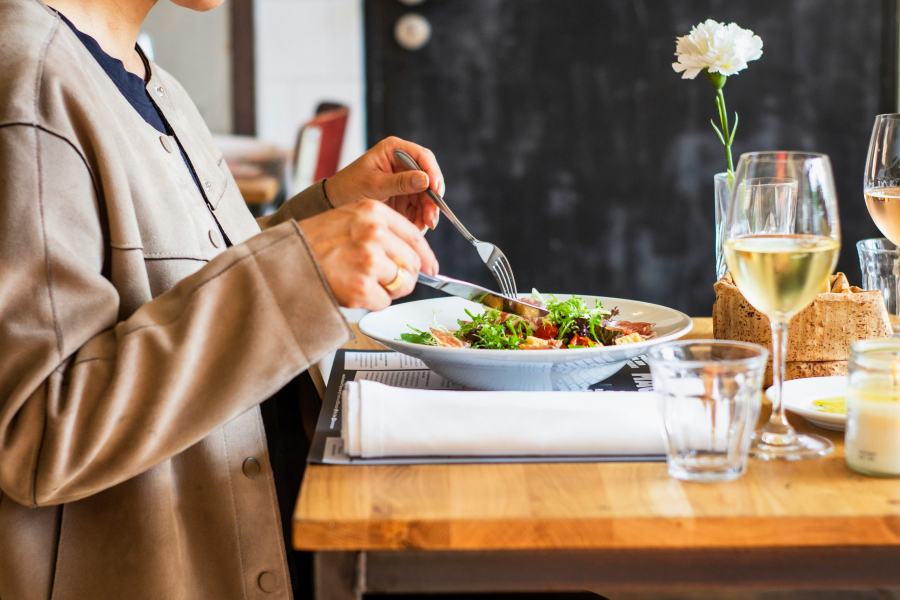 Γιατί δεν χάνεις λίπος ενώ τρως υγιεινά: Διαιτολόγος δίνει τη λύση
