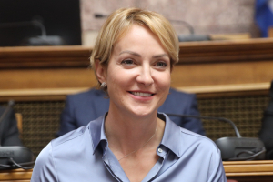 Και η Σδούκου με σταυρό