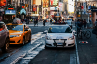 Συνελήφθη άνδρας στη Νέα Υόρκη - Απειλούσε να κάψει εκλογικό κέντρο