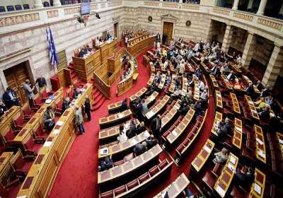 Νέο πολυνομοσχέδιο: Δρομολογούνται ιδιωτικοποιήσεις, αυξάνονται εισφορές για αυτοαπασχολούμενους - αγρότες