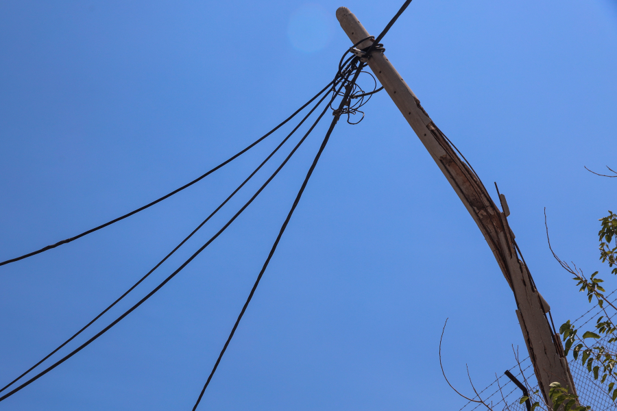 Διακοπή κυκλοφορίας στον Υμηττό λόγω κινδύνου πτώσης κολώνας ηλεκτροδότησης