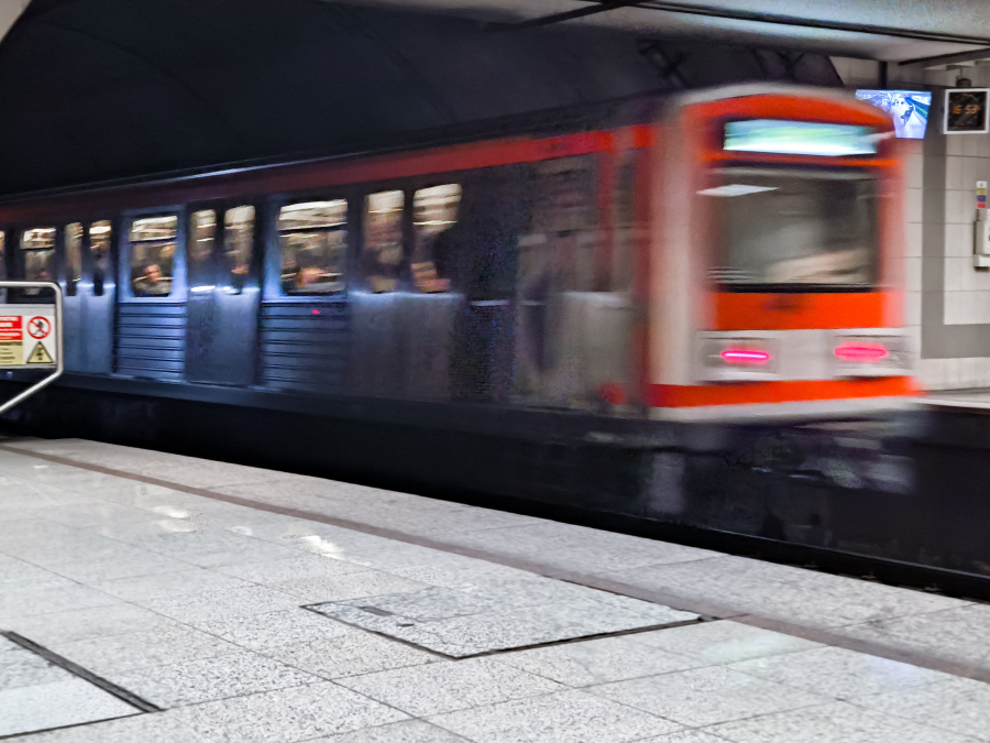 Ρωγμές στις ράγες του μετρό