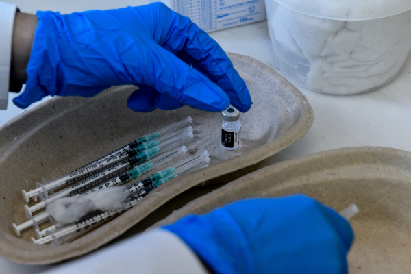 Εμβόλιο: Άνοιξε η πλατφόρμα για τη νέα αναμνηστική δόση, ποιοι πρέπει να εμβολιαστούν ξανά