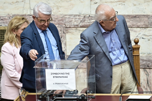 Νέα σύνθεση στα Δικαστικά Συμβούλια για Καραμανλή και Τριαντόπουλο