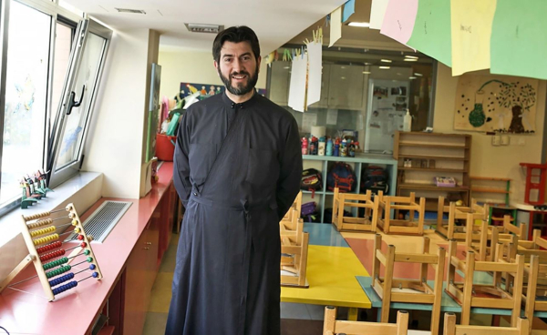 Κιβωτός του Κόσμου: Απαγορεύεται στον πατέρα Αντώνιο να πλησιάζει τις δομές της ΜΚΟ με εντολή εισαγγελέα