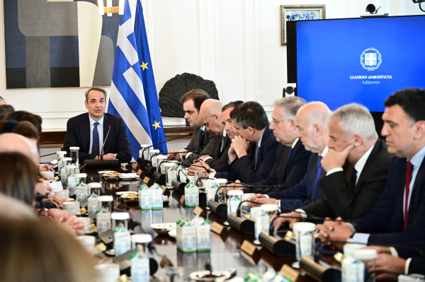 «Μύλος» στην κυβέρνηση για την «ιδρωμένη φανέλα» - Στο «στόχαστρο» ο Νίκος Δένδιας