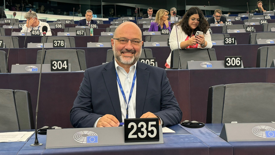 Σάκης Αρναούτογλου: «Η Κίνα ναι μεν επενδύει στην Τεχνητή Νοημοσύνη, αλλά προσπαθεί και να ελέγξει την αυτονομία της. Πόσο βιώσιμο είναι αυτό;»