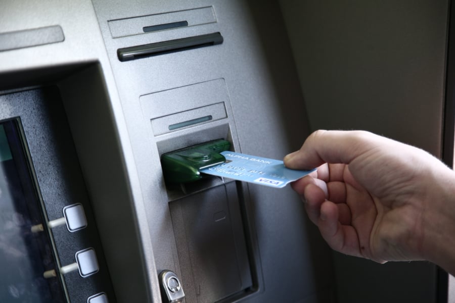 Ξεκινάει η πληρωμή των δώρων Πάσχα - Αναλυτικά το ημερολόγιο για μισθούς, συντάξεις, επιδόματα