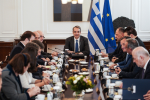 Μασάζ στους «γαλάζιους» να ψηφίσουν τις άρσεις ασυλίας των «13» - «Κλειδί» η δέσμευση για συμμετοχή στα ψηφοδέλτια