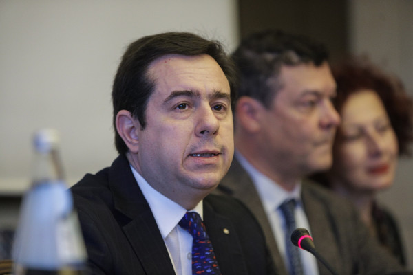 Μηταράκης: «Δεν μπαίνει και δεν βγαίνει κανείς» απο την δομή της Ριτσώνας