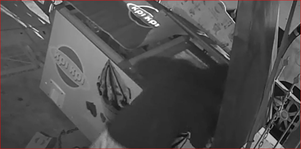 Θεσσαλονίκη: Λιχούδης κλέφτης ρήμαζε ψυγείο ψιλικατζίδικου με παγωτά