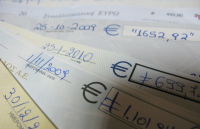 Εφορία: Πότε οι τραπεζικές επιταγές φέρνουν πρόστιμα