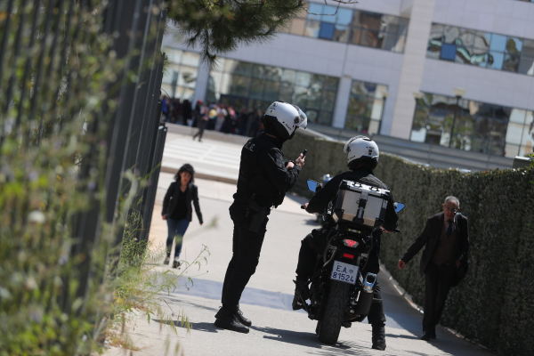 «Ξέφραγο αμπέλι» το Πρωτοδικείο της Αθήνας: Ο προϊστάμενος «δίνει» την αστυνομία για τα ανύπαρκτα μέτρα