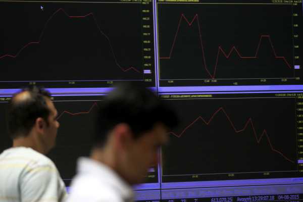 Πτώση στο ΧΑΑ, μεγαλύτερη αξία συναλλαγών για Εθνική και Alpha Bank