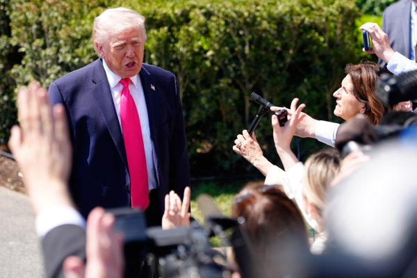 Πόλεμος στο Ιράν: Ο χρόνος πιέζει και τον Τραμπ - Η προθεσμία των 60 ημερών και οι επιλογές του