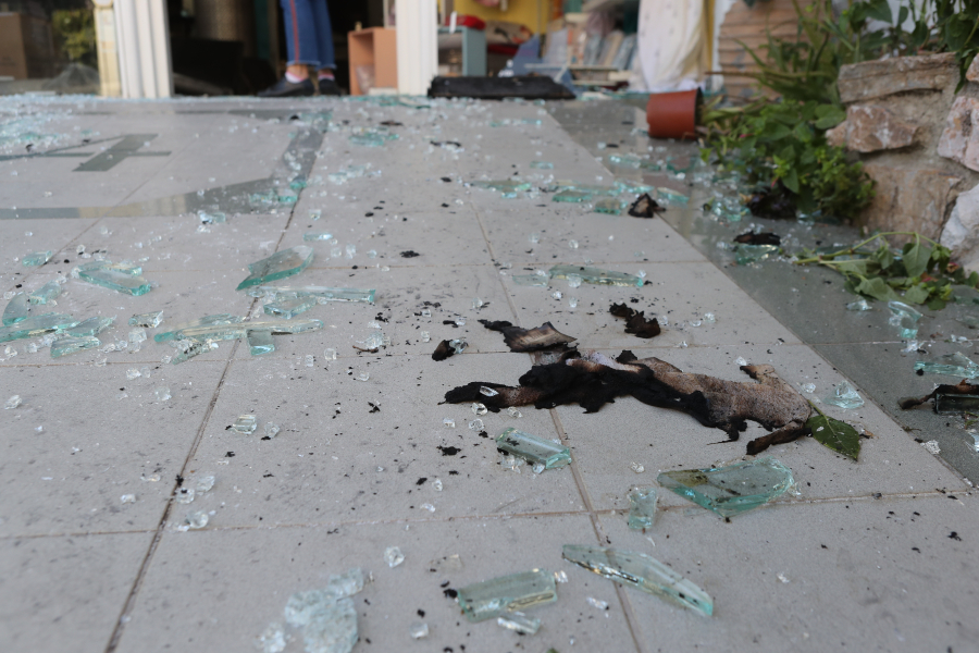 Έκρηξη σε κατάστημα στο Περιστέρι