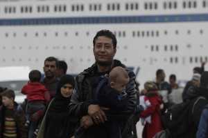 «Αμετάπιστοι» οι πρόσφυγες να εγκαταλείψουν τον Πειραιά