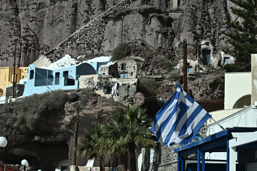 Seismic Activity Near Santorini Eases, But Experts Remain Vigilant