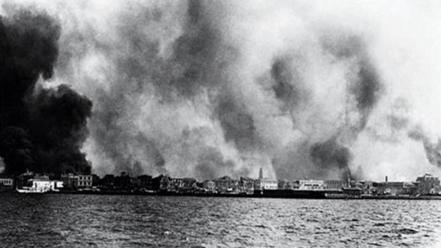 «Η Σμύρνη, μάνα, καίγεται…» - Σαν σήμερα, 1922