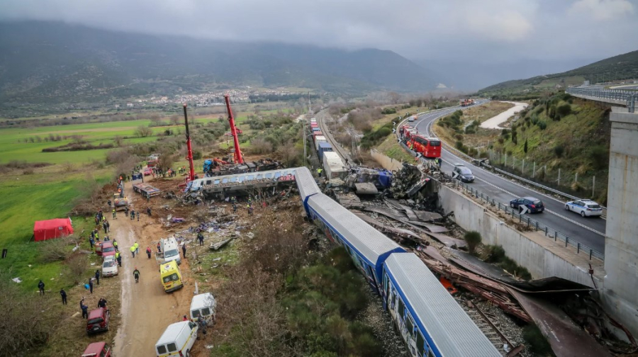 PASOK to Pursue Felony Charges Against Ex-Minister in Tempi Tragedy