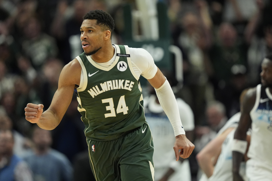 Μυθική ανατροπή των Μπακς με «μπροστάρη» τον Γιάννη