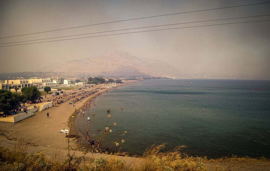 Φωτιά στη Ρόδο - Αρτοποιός: «Οι κάτοικοι πρέπει να είναι σε συναγερμό καθ' όλη τη διάρκεια της νύχτας»