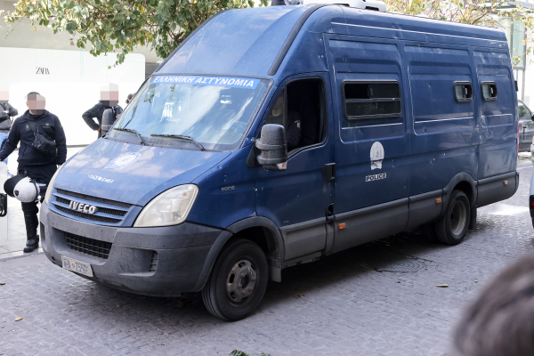 Θεσσαλονίκη: Συνελήφθη αστυνομικός - Κατηγορείται για σεξουαλική παρενόχληση κατά τη διάρκεια μεταγωγής κρατούμενης