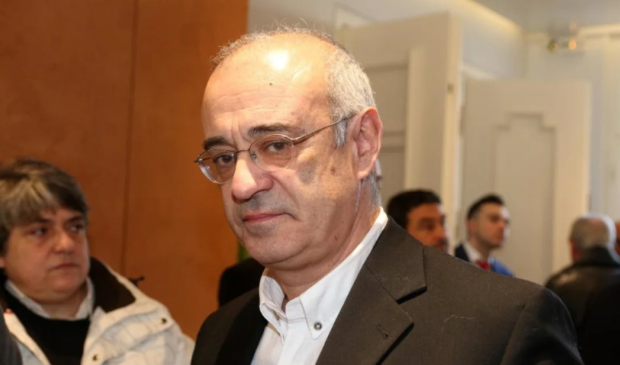 Απίστευτη ανάρτηση Μάρδα για Βαρουφάκη: Μήπως προκαλούσε για να φάει ξύλο; - Τα μάζεψε και ζήτησε συγγνώμη