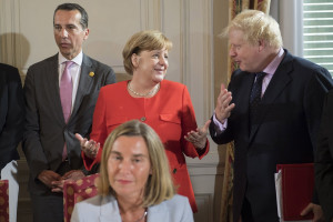 Συνάντηση Μέρκελ - Τζόνσον με φόντο το Brexit