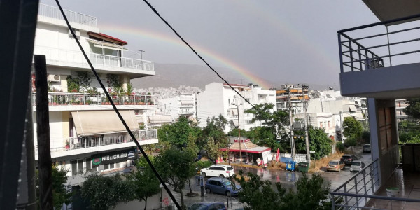Καιρός: Ουράνιο τόξο στην Αθήνα μετά τη βροχή (pics)