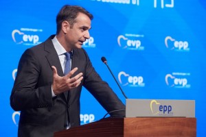 Ανω - κάτω με τις δηλώσεις σλοβάκου ευρωβουλευτή γιά τις θέσεις Μητσοτάκη στο σκοπιανό - "αυθαιρεσίες" λέει η ΝΔ πυρά από το Μαξίμου