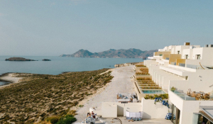 Η απάντηση της V Tourism για το ξενοδοχειακό συγκρότημα στον Μύτακα Μήλου