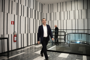 Διήμερο με Τσίπρα σε Περιστέρι και Economist