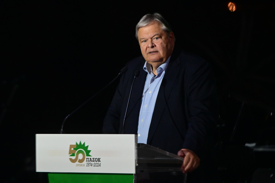 Πόλεμος Βενιζέλου - Μαξίμου μετά τον ευτελισμό της Βουλής