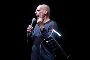 «Όχι» Βαρουφάκη σε σενάρια συνεργασίας με τους 6+6 με αιχμές κατά Τσίπρα